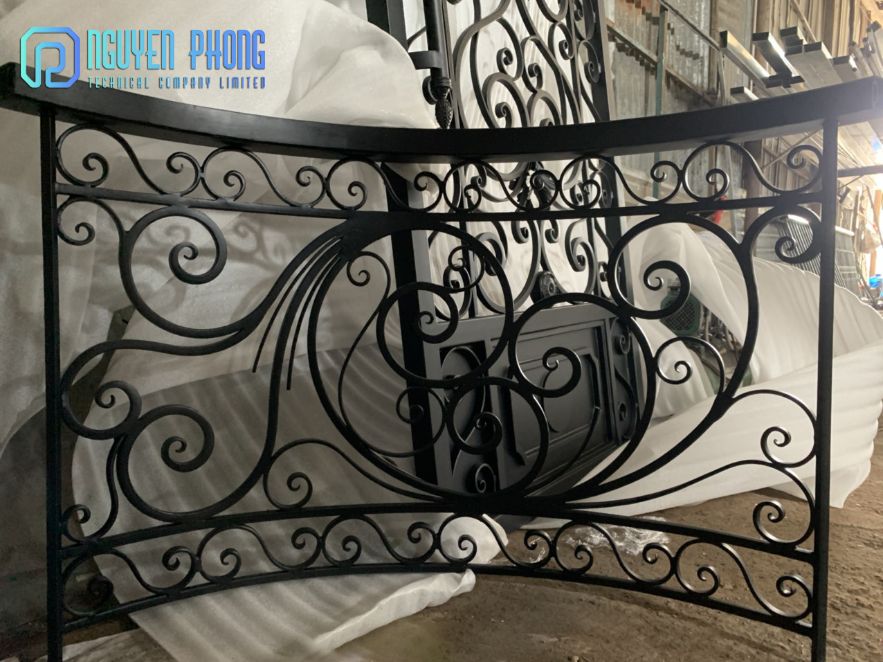 ORDERS FOR WROUGHT IRON GATES FOR PRIVATE HOMES FROM THE ORIGINAL MANUFACTURER IN VIETNAM (Orders from Australia & Spain) Wrought-iron-balcony-railing-1.jpg