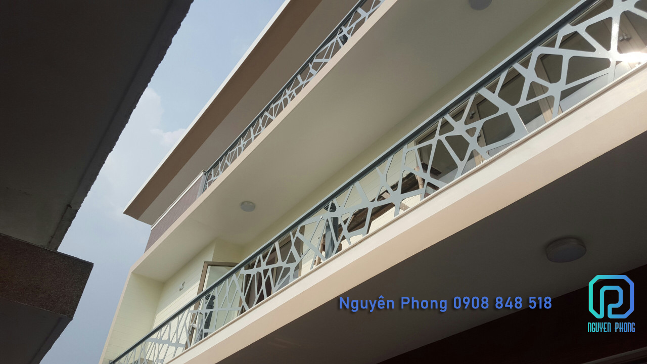 LAN CAN BAN CÔNG SẮT CNC HIỆN ĐẠI – CỔ ĐIỂN NGUYÊN PHONG ban-cong-sat-cnc-nguyen-phong.jpg