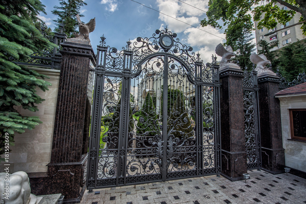 classic-gate-villa-gate-driveway-entrance-gate-.jpg