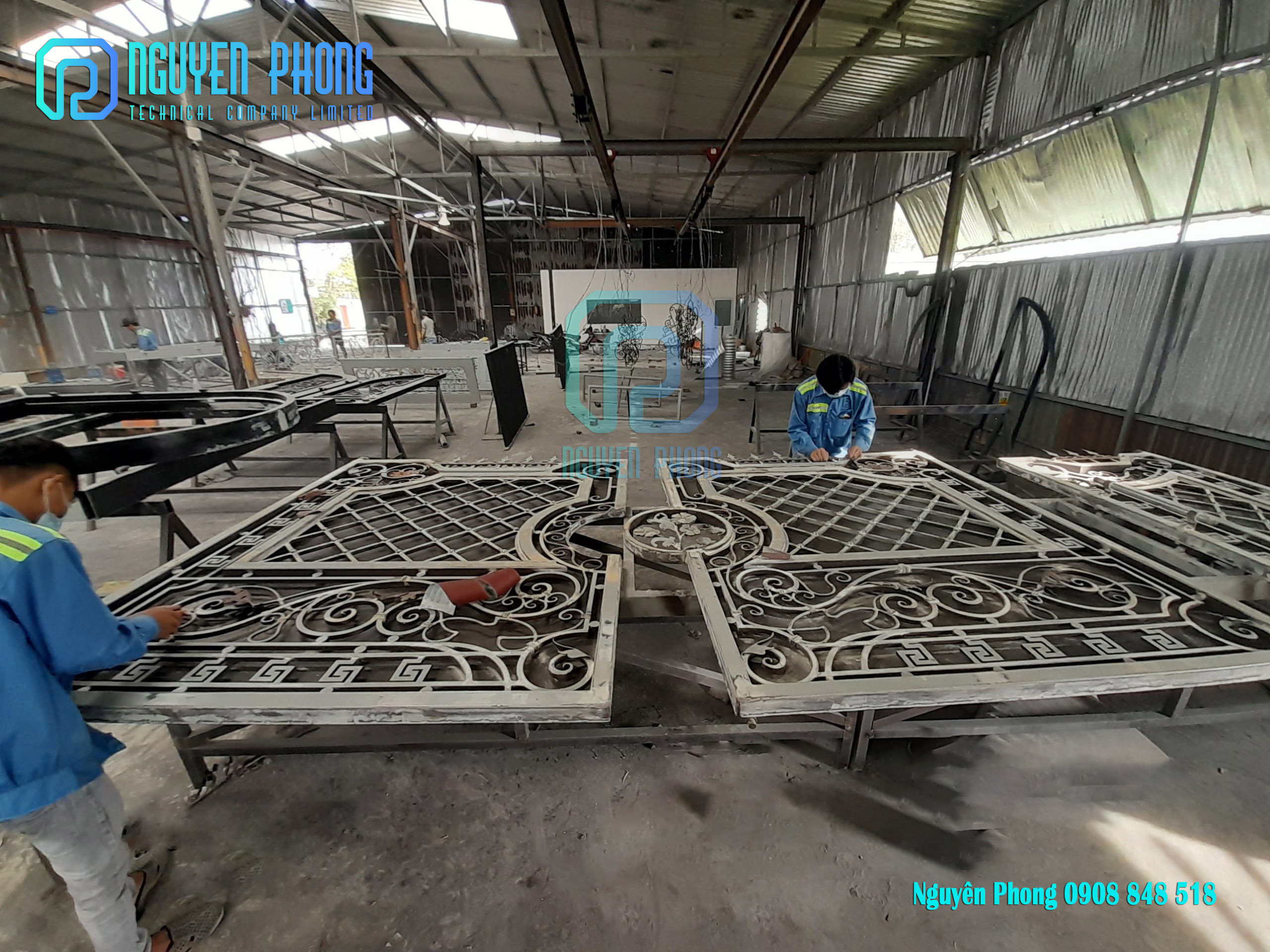 front-gates-wrought-iron-gate-iron-driveway-gates-.jpg