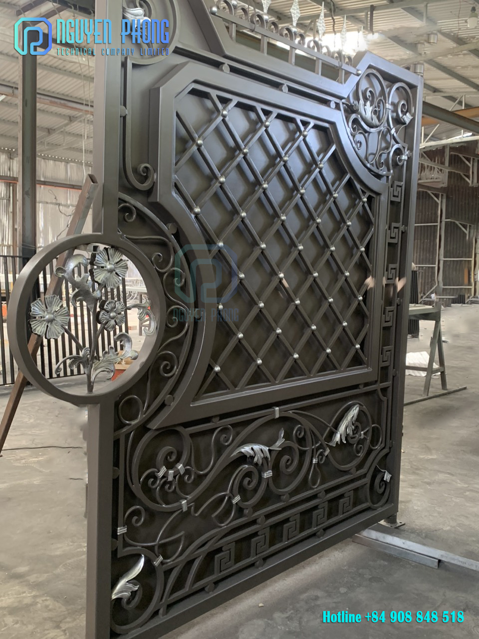 front-gates-wrought-iron-gate-iron-driveway-gates-side-gate-2.jpg