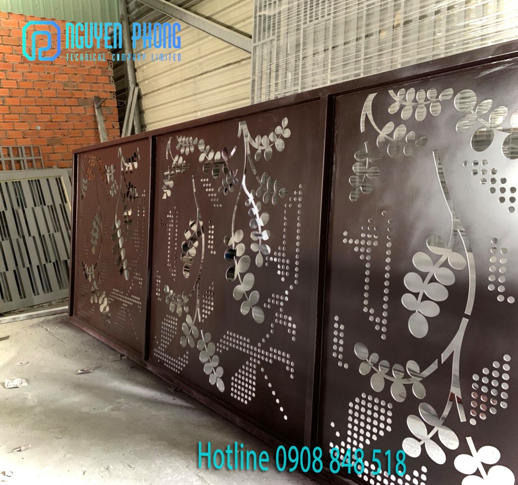 MẶT DỰNG, KHUNG GIẾNG TRỜI, CẦU THANG, VÁCH NGĂN, CỬA ĐI SẮT HOA VĂN CNC – SHOWROOM KIÊN GIANG gia-cong-mat-dung-sat-cnc-trang-tri-nguyen-phong-3.jpg