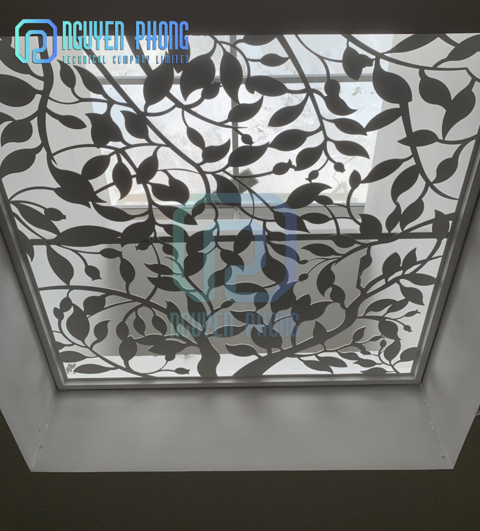 MẶT DỰNG, KHUNG GIẾNG TRỜI, CẦU THANG, VÁCH NGĂN, CỬA ĐI SẮT HOA VĂN CNC – SHOWROOM KIÊN GIANG khung-trang-tri-gieng-troi-cnc-nguyen-phong-61.jpg