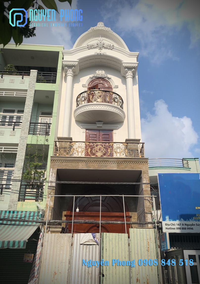 LAN CAN BAN CÔNG SẮT CNC HIỆN ĐẠI – CỔ ĐIỂN NGUYÊN PHONG lan-can-ban-cong-sat-hoa-van-cnc-nhung-kem-cao-cap-ben-dep-hien-dai-5.jpg