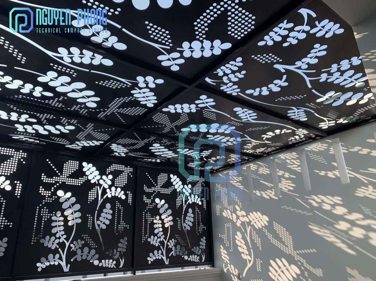 MẶT DỰNG, KHUNG GIẾNG TRỜI, CẦU THANG, VÁCH NGĂN, CỬA ĐI SẮT HOA VĂN CNC – SHOWROOM KIÊN GIANG mat-dung-sat-cnc-trang-tri-nguyen-phong-2.jpg