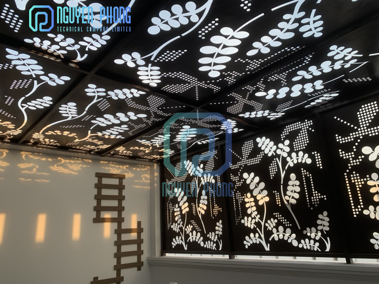 MẶT DỰNG, KHUNG GIẾNG TRỜI, CẦU THANG, VÁCH NGĂN, CỬA ĐI SẮT HOA VĂN CNC – SHOWROOM KIÊN GIANG mat-dung-sat-cnc-trang-tri-nguyen-phong-3.jpg
