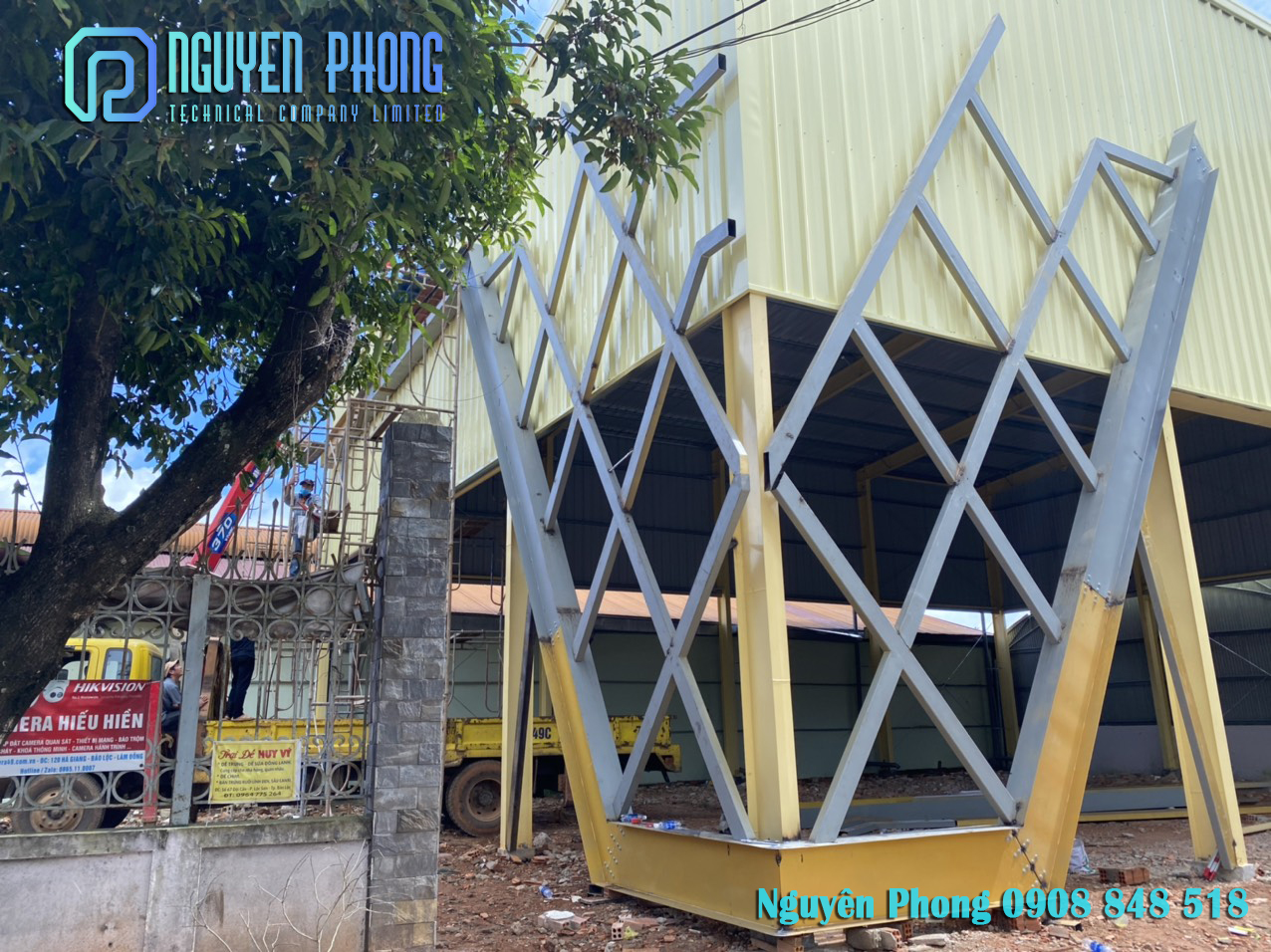 CÔNG TRÌNH MẶT DỰNG THÉP TRANG TRÍ SHOWROOM BẢO LỘC mat-dung-thep-hinh-I-trang-tri-nguyen-phong-c.jpg