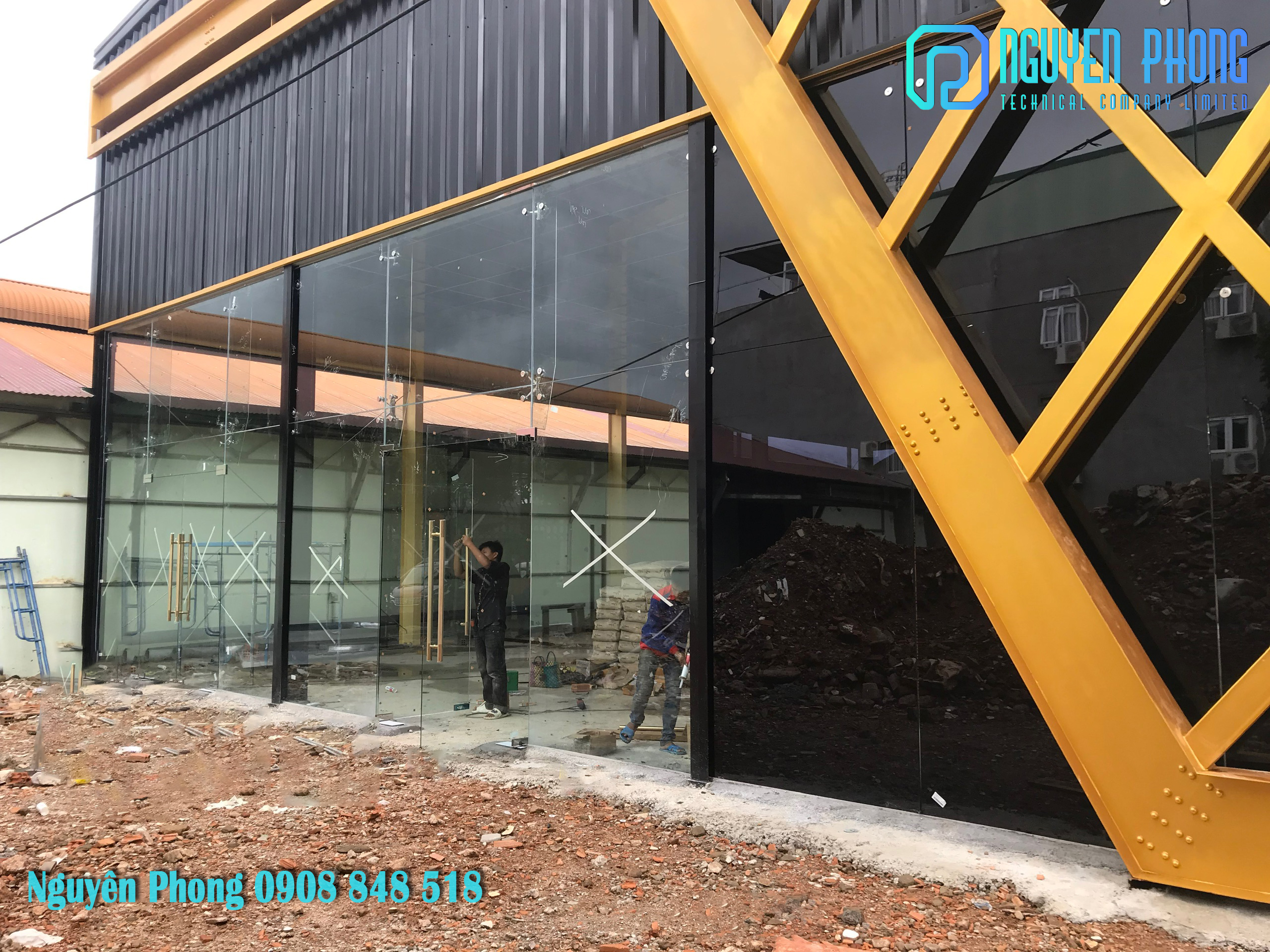 CÔNG TRÌNH MẶT DỰNG THÉP TRANG TRÍ SHOWROOM BẢO LỘC mat-dung-thep-hinh-I-trang-tri-nguyen-phong-d.jpg
