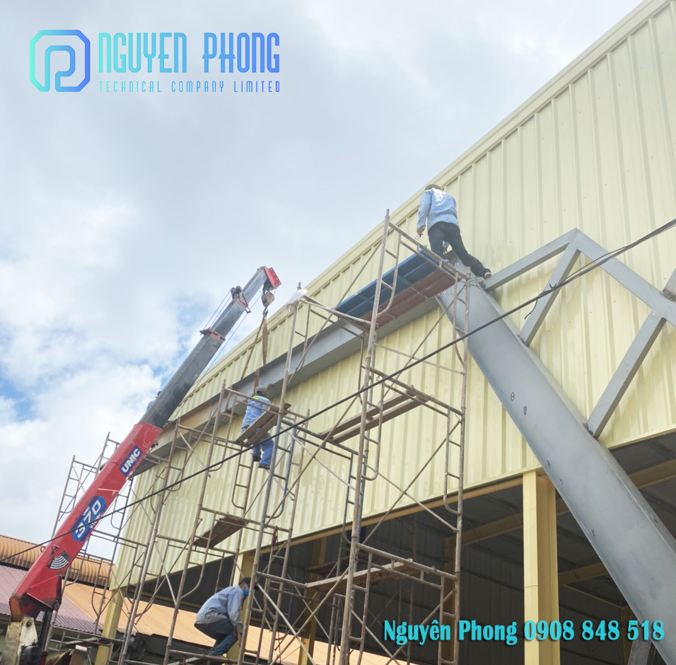 CÔNG TRÌNH MẶT DỰNG THÉP TRANG TRÍ SHOWROOM BẢO LỘC mat-dung-thep-hinh-I-trang-tri-nguyen-phong-e.jpg