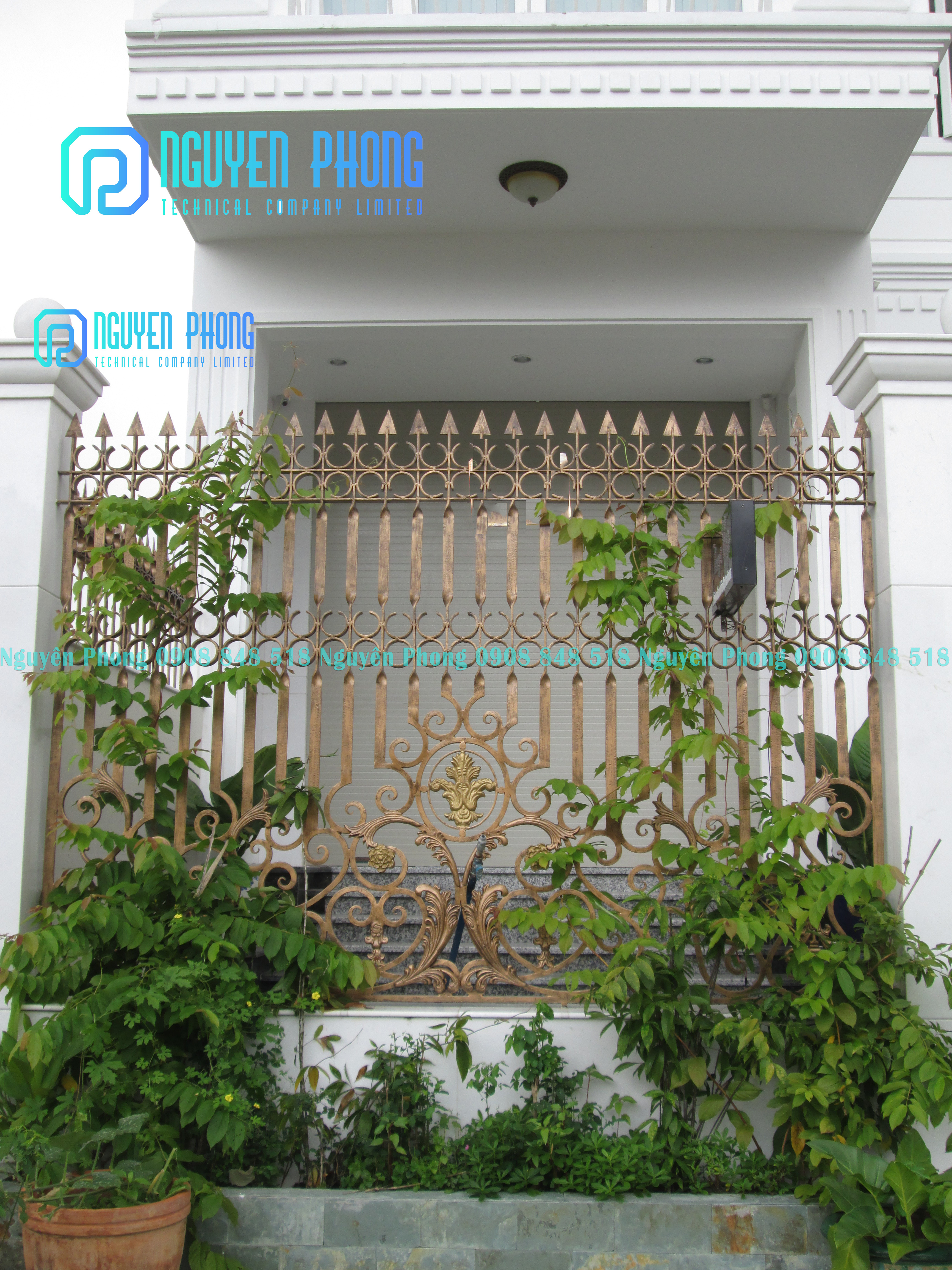 thi-cong-hang-rao-sat-uon-nghe-thuat-cao-cap-cho-biet-thu-nha-pho-villa-nguyen-phong11.JPG