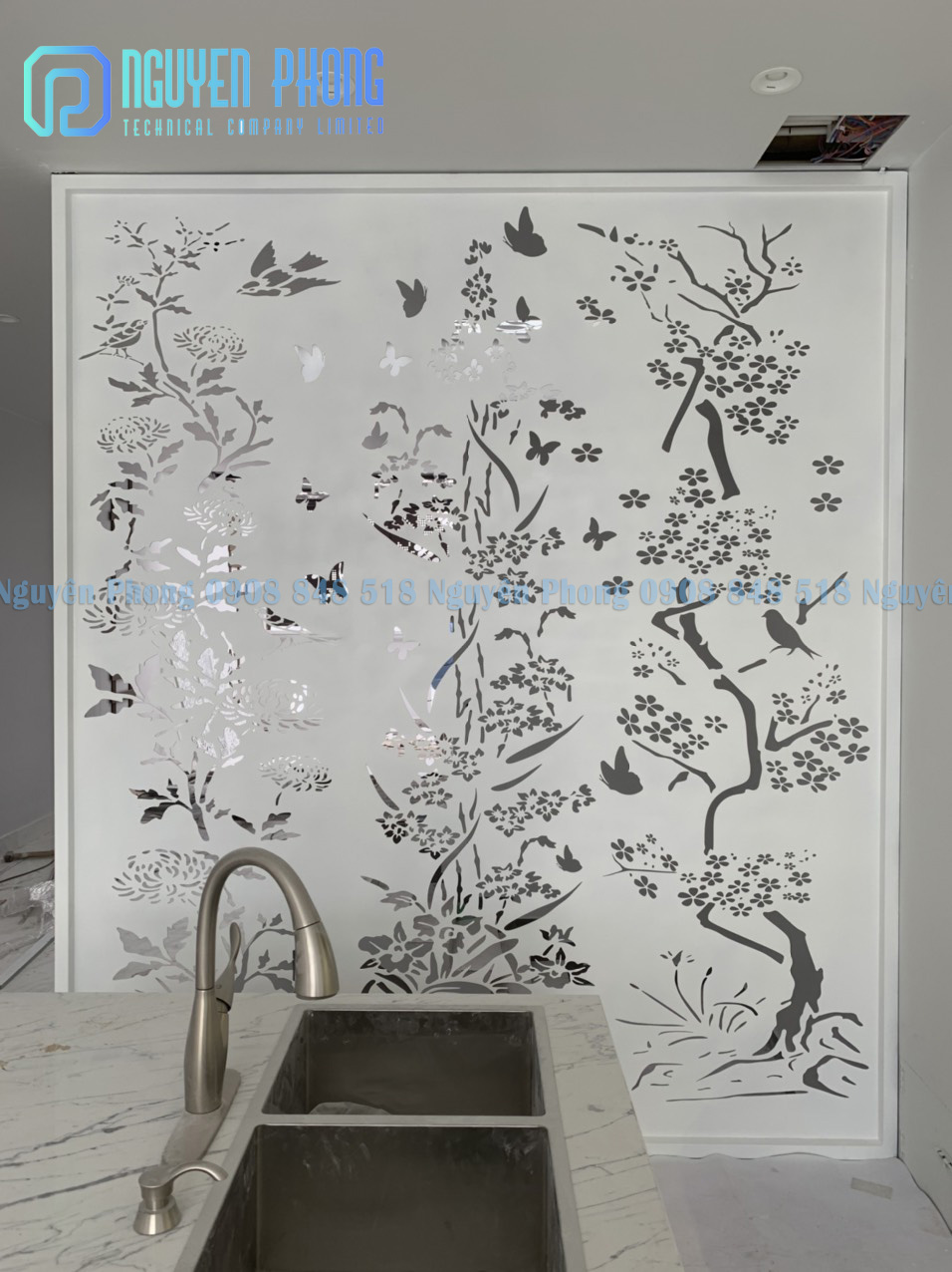 MẶT DỰNG, KHUNG GIẾNG TRỜI, CẦU THANG, VÁCH NGĂN, CỬA ĐI SẮT HOA VĂN CNC – SHOWROOM KIÊN GIANG vach-ngan-sat-cnc-mai-lan-cuc-nguyen-phong-4.jpg