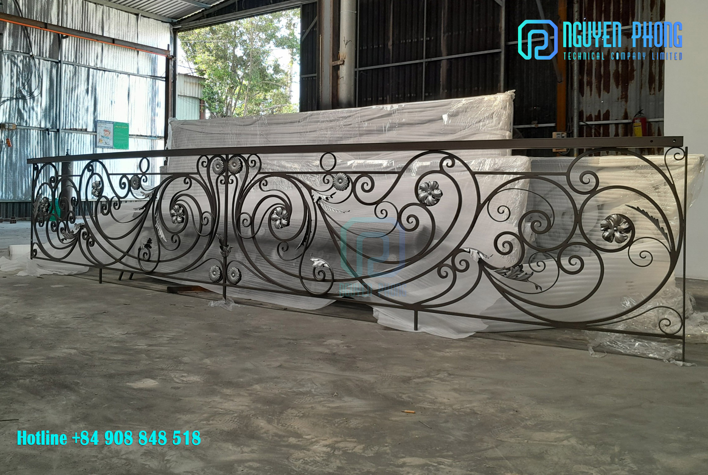 wrought-iron-railing-balconi-railing-balcony-grill-designs-4.jpg