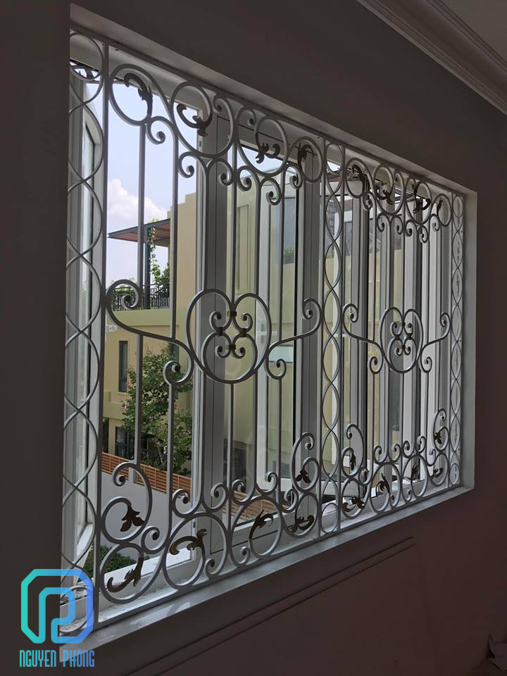 Mẫu khung bảo vệ cửa sổ - hoa sắt cửa sổ đẹp nhất cho biệt thự, nhà phố sang trọng, tinh tế wrought-iron-window-grill-decorative-wrought-iron-grille-12.jpg